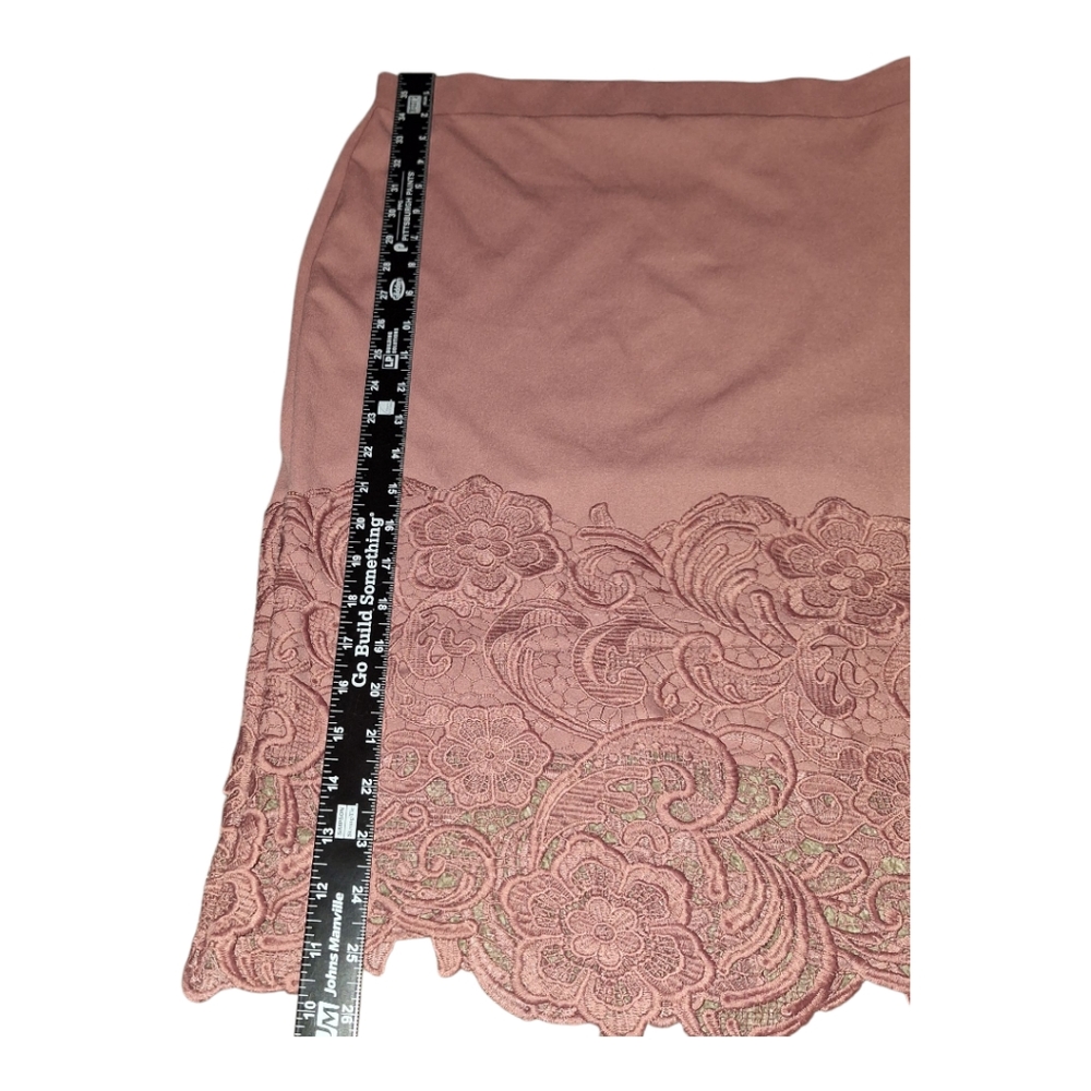 Elegant Pink Lace Skirt - Picture 4 of 5